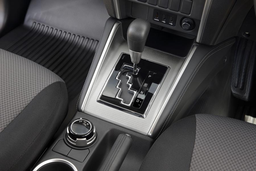 Детали интерьера Mitsubishi Triton GLX+ Double Cab 2019 года  (AU) (фото 11 из 13)